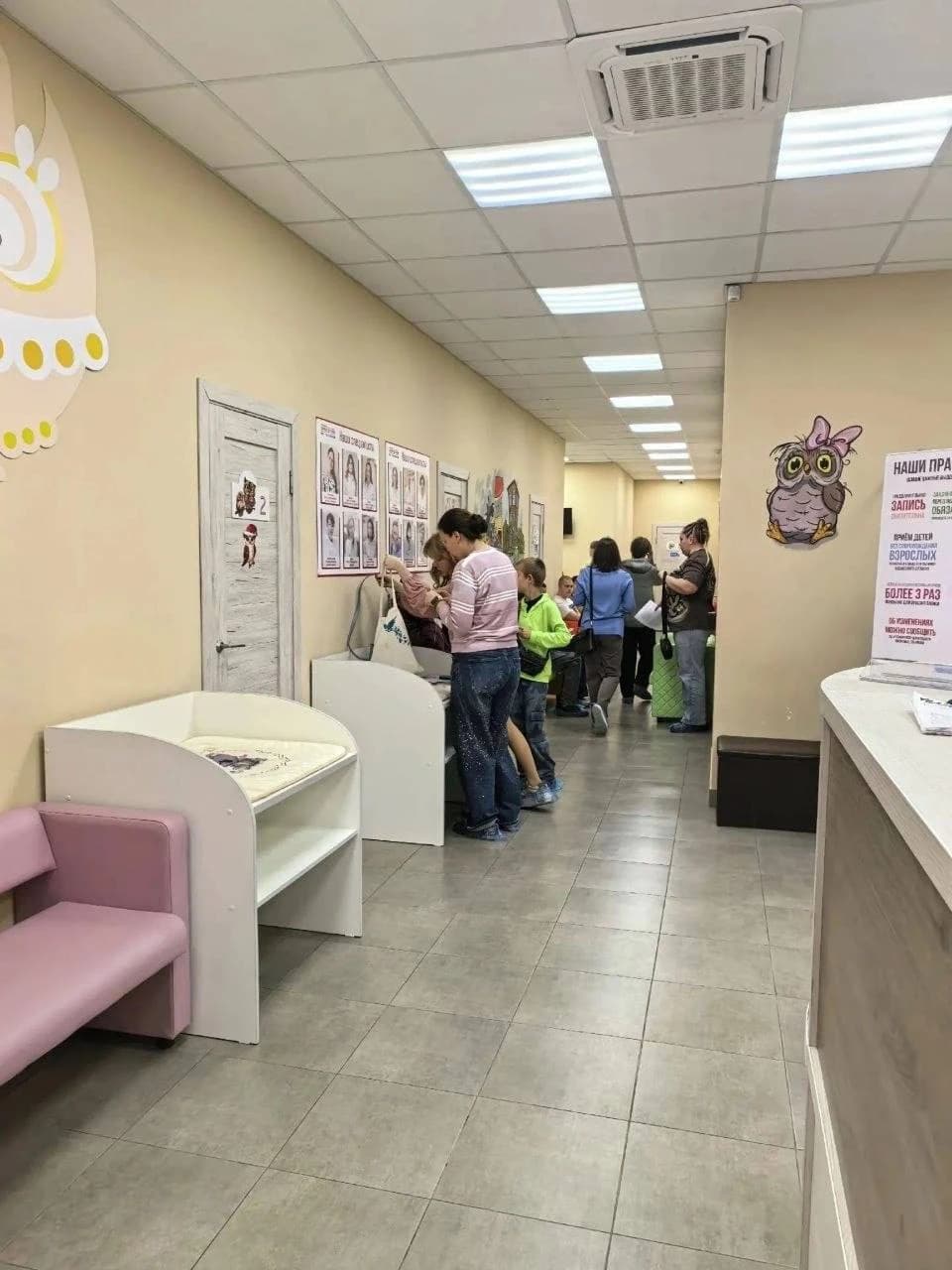 Посетители на площадке партнёра — медицинского центра «Здоровый ребёнок».